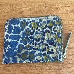 Inouitoosh Grey, Black and Gold Wallet